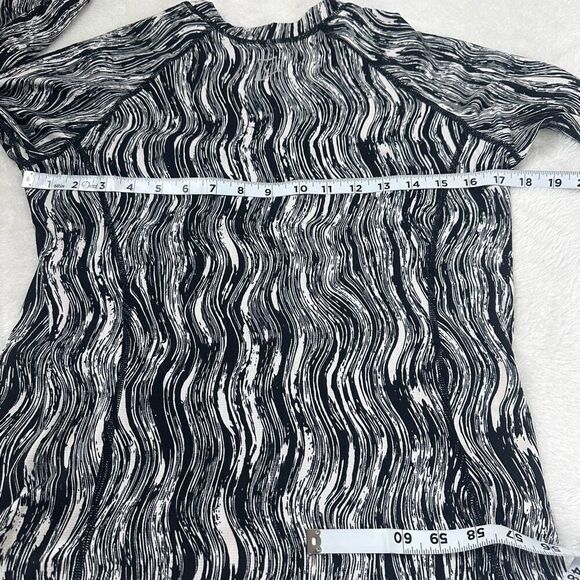 Skirt Sports Women's M Long Sleeve Athletic Tee Black White Marble Swirl Pattern - Picture 8 of 9